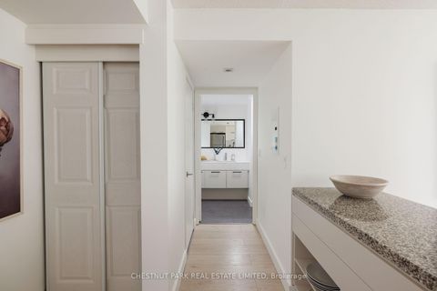 Photo 24 at 501 - 21 Nelson Street, Waterfront Communities C1, Toronto