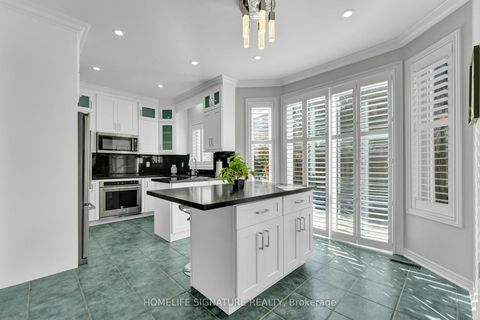 Photo 11 at 83 Marbella Road W, Sonoma Heights, Vaughan