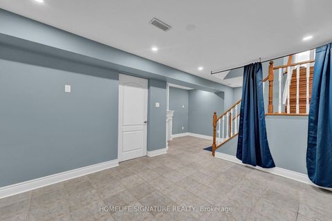 Photo 28 at 83 Marbella Road W, Sonoma Heights, Vaughan