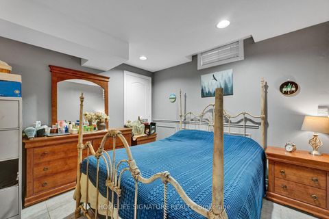 Photo 32 at 83 Marbella Road W, Sonoma Heights, Vaughan