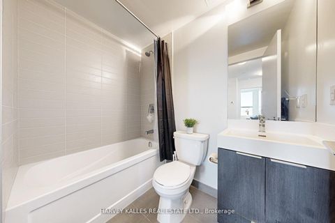 Photo 16 at 703 - 3100 Keele Street, CFB, Toronto