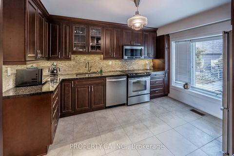 Photo 2 at 23 - 40 Castle Rock Drive, North Richvale, Richmond Hill