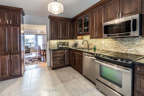 Photo 3 at 23 - 40 Castle Rock Drive, North Richvale, Richmond Hill
