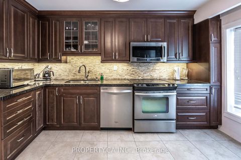 Photo 4 at 23 - 40 Castle Rock Drive, North Richvale, Richmond Hill