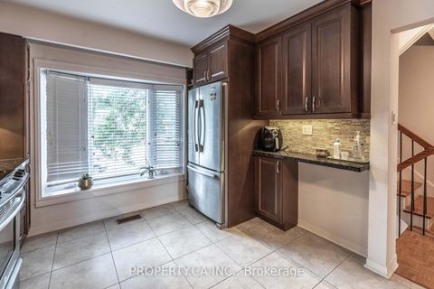 Photo 6 at 23 - 40 Castle Rock Drive, North Richvale, Richmond Hill