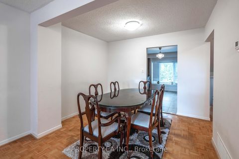 Photo 7 at 23 - 40 Castle Rock Drive, North Richvale, Richmond Hill