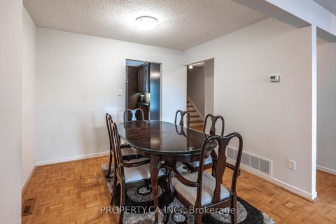 Photo 8 at 23 - 40 Castle Rock Drive, North Richvale, Richmond Hill