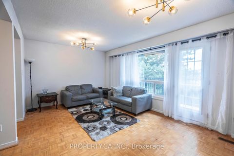 Photo 9 at 23 - 40 Castle Rock Drive, North Richvale, Richmond Hill