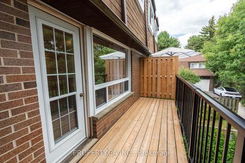 Photo 13 at 23 - 40 Castle Rock Drive, North Richvale, Richmond Hill