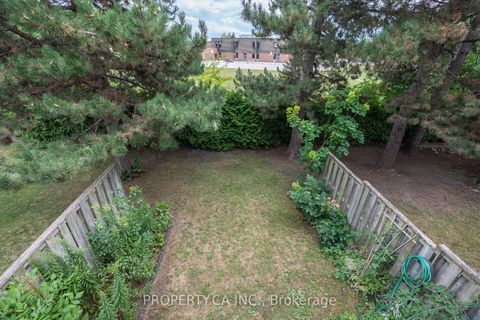 Photo 14 at 23 - 40 Castle Rock Drive, North Richvale, Richmond Hill