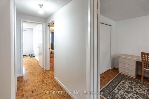 Photo 15 at 23 - 40 Castle Rock Drive, North Richvale, Richmond Hill