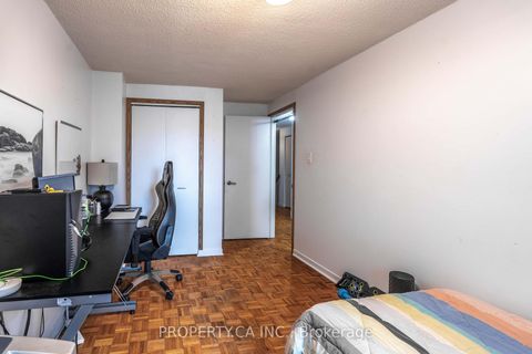 Photo 19 at 23 - 40 Castle Rock Drive, North Richvale, Richmond Hill
