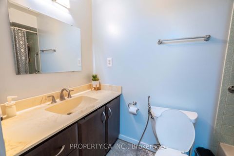 Photo 20 at 23 - 40 Castle Rock Drive, North Richvale, Richmond Hill