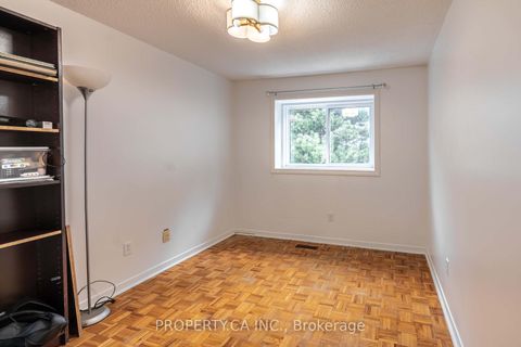 Photo 21 at 23 - 40 Castle Rock Drive, North Richvale, Richmond Hill