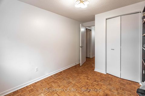 Photo 22 at 23 - 40 Castle Rock Drive, North Richvale, Richmond Hill