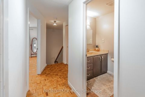 Photo 23 at 23 - 40 Castle Rock Drive, North Richvale, Richmond Hill