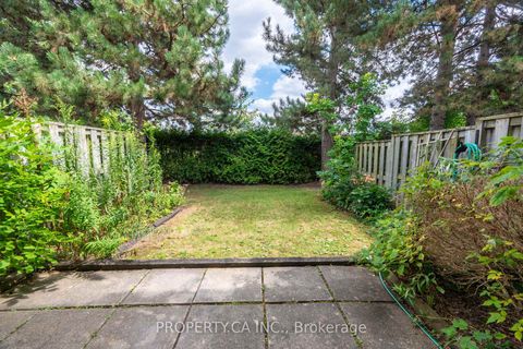 Photo 24 at 23 - 40 Castle Rock Drive, North Richvale, Richmond Hill