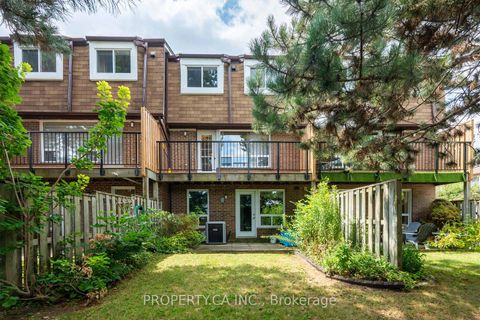 Photo 26 at 23 - 40 Castle Rock Drive, North Richvale, Richmond Hill