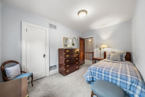 Photo 31 at 70 Bessborough Drive, Leaside, Toronto