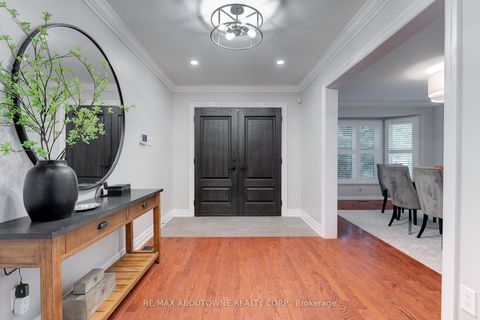 Photo 3 at 1586 Heritage Way, GA Glen Abbey, Oakville