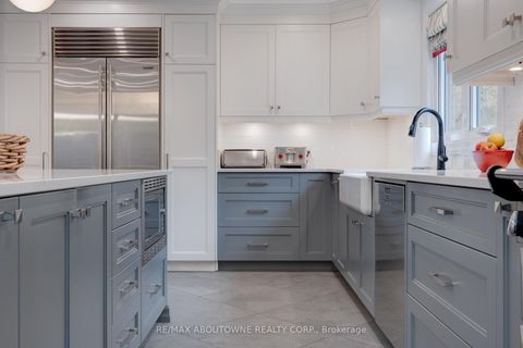 Photo 9 at 1586 Heritage Way, GA Glen Abbey, Oakville