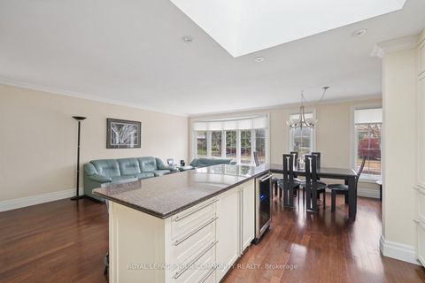 Photo 7 at 402 Palmer Avenue, Harding, Richmond Hill