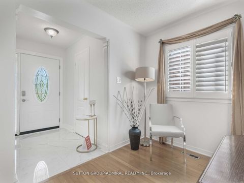 Photo 3 at 185 Foxfield Crescent, Patterson, Vaughan