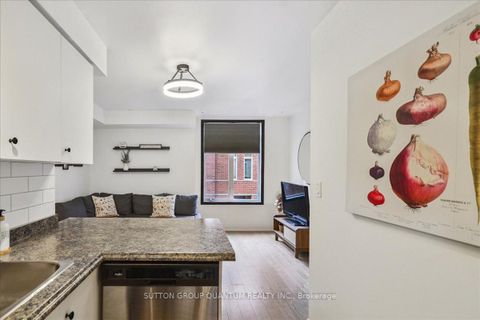 Photo 8 at 378 - 415 Jarvis Street, South St. James Town, Toronto