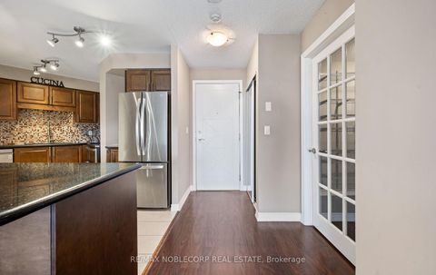 Photo 3 at 928 - 18 Harding Boulevard, Harding, Richmond Hill