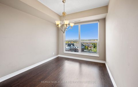 Photo 4 at 928 - 18 Harding Boulevard, Harding, Richmond Hill