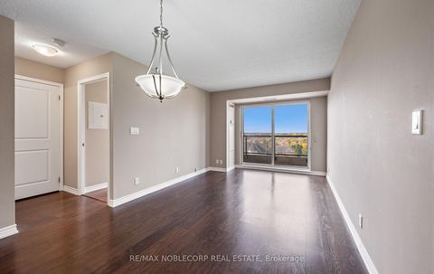 Photo 6 at 928 - 18 Harding Boulevard, Harding, Richmond Hill