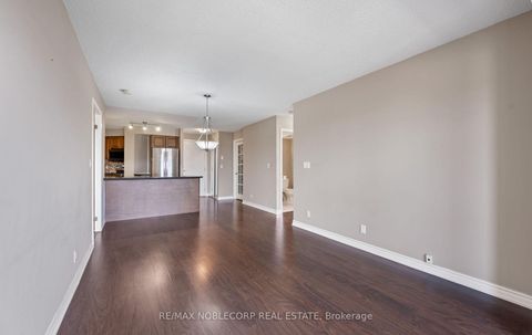 Photo 7 at 928 - 18 Harding Boulevard, Harding, Richmond Hill