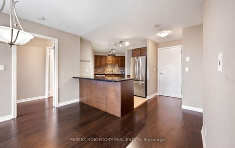 Photo 8 at 928 - 18 Harding Boulevard, Harding, Richmond Hill