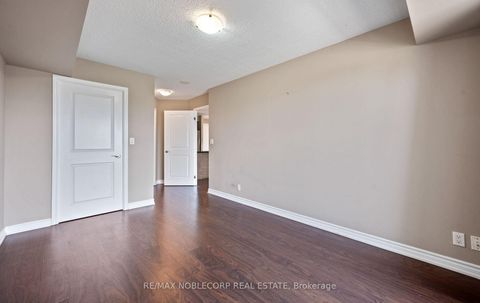 Photo 11 at 928 - 18 Harding Boulevard, Harding, Richmond Hill