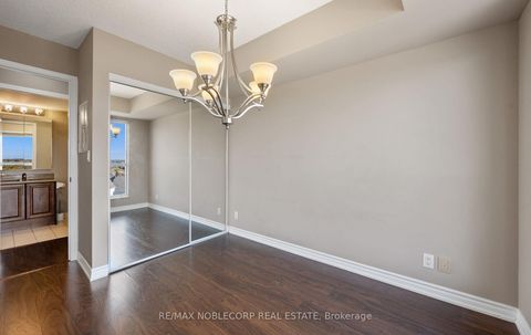 Photo 13 at 928 - 18 Harding Boulevard, Harding, Richmond Hill