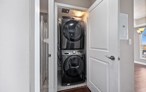 Photo 16 at 928 - 18 Harding Boulevard, Harding, Richmond Hill