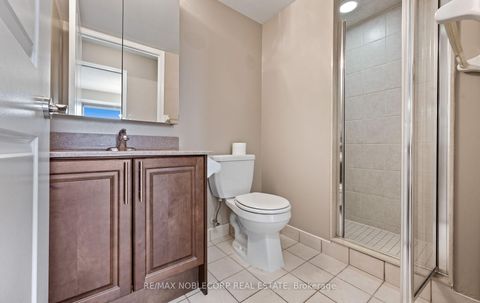 Photo 18 at 928 - 18 Harding Boulevard, Harding, Richmond Hill