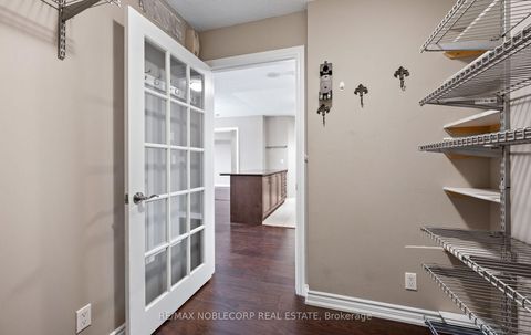 Photo 19 at 928 - 18 Harding Boulevard, Harding, Richmond Hill