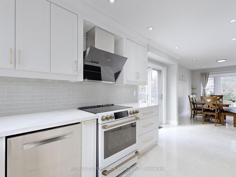Photo 15 at 49 King Louis Crescent, L'Amoreaux, Toronto