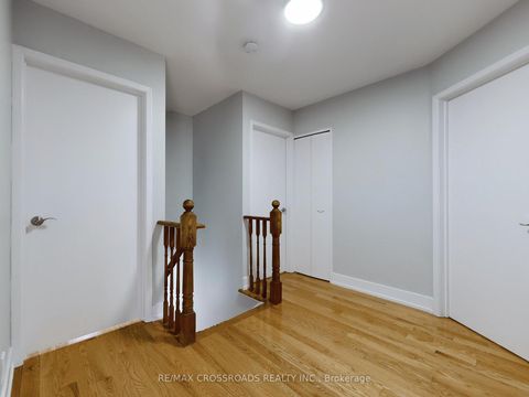 Photo 18 at 49 King Louis Crescent, L'Amoreaux, Toronto