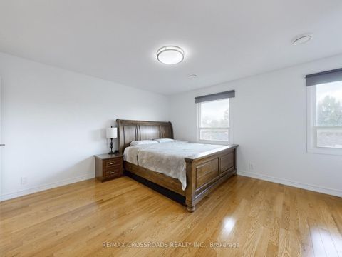 Photo 19 at 49 King Louis Crescent, L'Amoreaux, Toronto