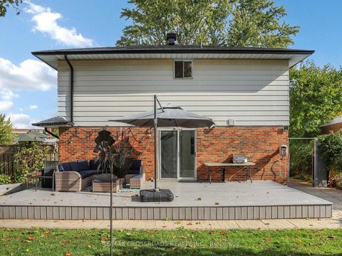 Photo 36 at 49 King Louis Crescent, L'Amoreaux, Toronto