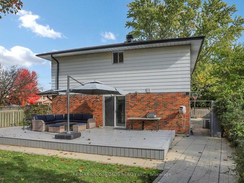 Photo 37 at 49 King Louis Crescent, L'Amoreaux, Toronto