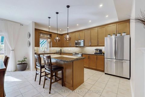 Photo 14 at 10 - 8900 Bathurst Street, Patterson, Vaughan