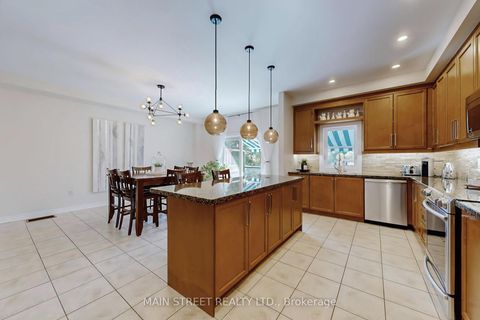 Photo 15 at 10 - 8900 Bathurst Street, Patterson, Vaughan