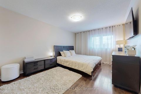 Photo 22 at 10 - 8900 Bathurst Street, Patterson, Vaughan