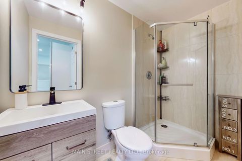 Photo 33 at 10 - 8900 Bathurst Street, Patterson, Vaughan