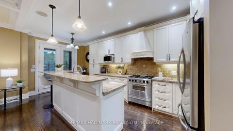Photo 9 at 204 Maple Leaf Drive, Rustic, Toronto