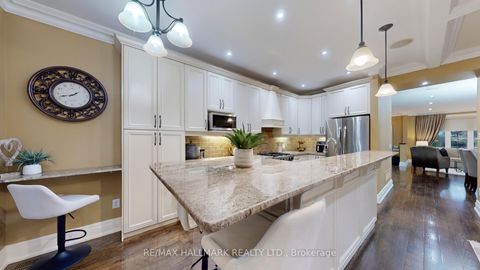 Photo 11 at 204 Maple Leaf Drive, Rustic, Toronto