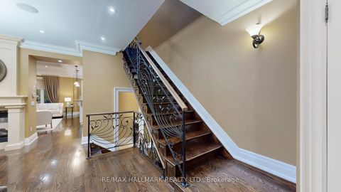 Photo 14 at 204 Maple Leaf Drive, Rustic, Toronto